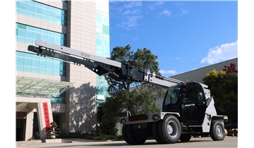 伸縮臂吊裝車廠家：如何甄選您的高空作業(yè)合作伙伴？